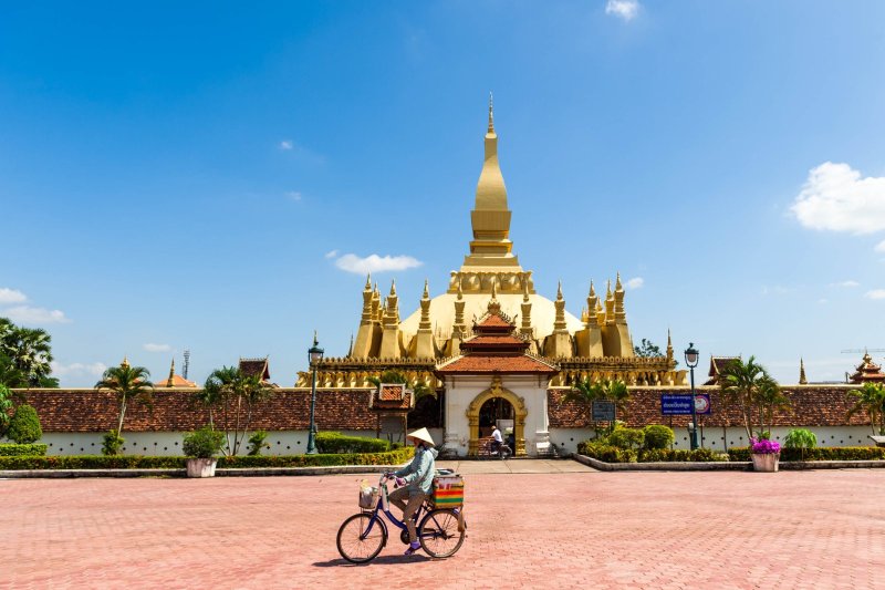 Laos: estupa dorada de That Luang, símbolo de Vientián