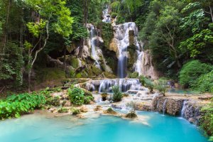 Laos: cascadas de Kuang Si cerca de Luang Prabang