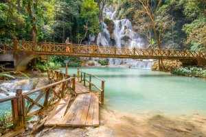Laos: piscina natural y cascada de Tat Kuang Si cerca de Luang Prabang