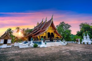 Laos: Wat Xieng Thong al atardecer en Luang Prabang