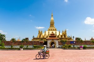 Laos: estupa dorada de That Luang, símbolo de Vientián