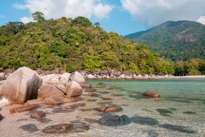 Malasia: bloques de granito y aguas turquesas en Tioman