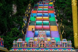 Malasia: escaleras coloridas en la entrada de Batu Caves
