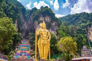 Malasia: la gigantesca estatua de Murugan en Batu Caves, Kuala Lumpur
