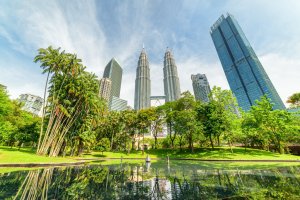Malasia: reflejos urbanos en el parque KLCC