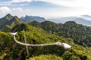 Malasia: el puente Langkawi Sky Bridge visto desde el teleférico