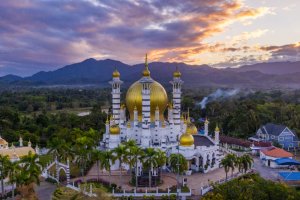 Malasia: vista aérea de la mezquita Ubudiah en Kuala Kangsar
