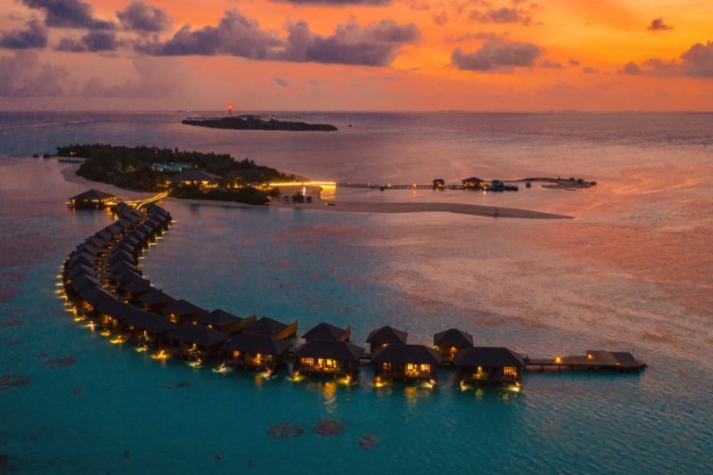 Maldivas: atardecer sobre la laguna de Cocoon Maldives