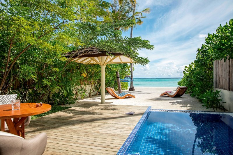 Maldivas: suite con piscina privada y acceso a la playa en Sun Siyam Olhuveli