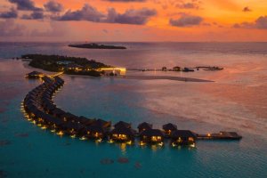 Maldivas: atardecer sobre la laguna de Cocoon Maldives