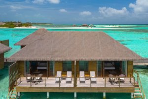 Maldivas: terraza de las villas sobre el agua de Cocoon Maldives