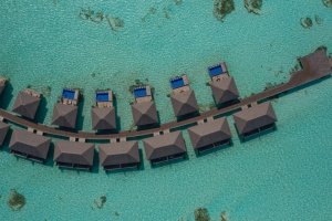 Maldivas: villas sobre el agua de Cocoon Maldives desde el aire
