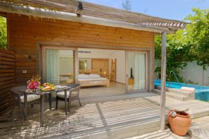Maldivas: villa frente a la playa con piscina de You & Me by Cocoon