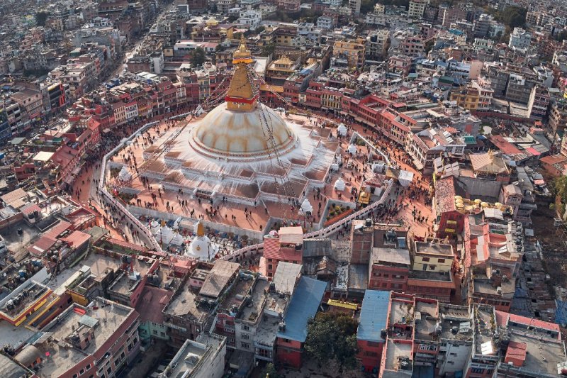 Nepal: vista aérea de la estupa de Boudhanath y las calles de Katmandú