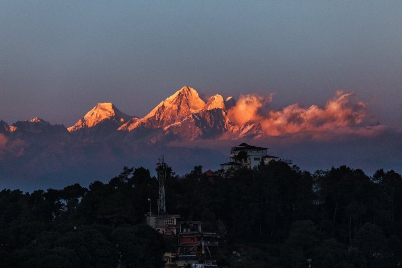 Nepal: panorámica del Himalaya desde Nagarkot al amanecer