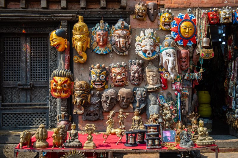 Nepal: tienda de artesanía tradicional en el barrio de Thamel, Katmandú