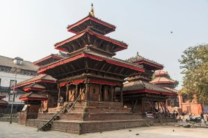 Nepal: los templos Indrapur y Vishnu en Basantapur Durbar Square, Katmandú