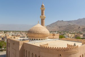 Omán: la fortaleza de Nizwa en el corazón de un exuberante oasis