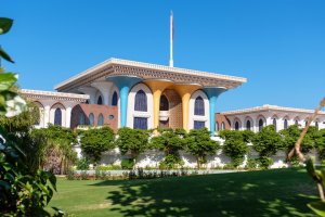 Omán: arquitectura tradicional del palacio Qasr Al Alam en Mascate