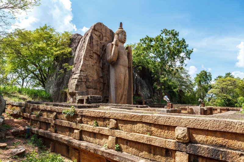 Sri Lanka: estatua de Buda de Aukana, una obra maestra tallada en roca