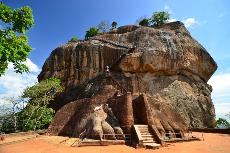Sri Lanka: las patas del león que custodian la entrada de Sigiriya