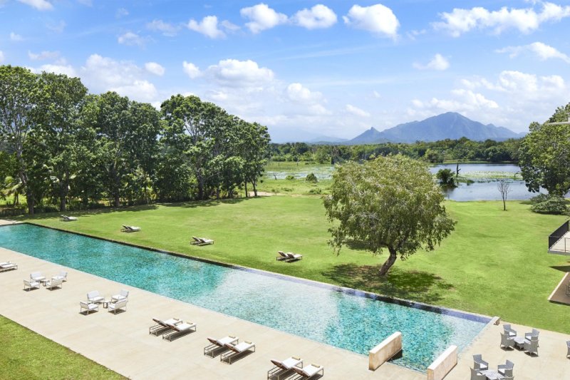 Sri Lanka: el hotel Jetwing Lake, cerca de Dambulla, con su piscina de 72 metros