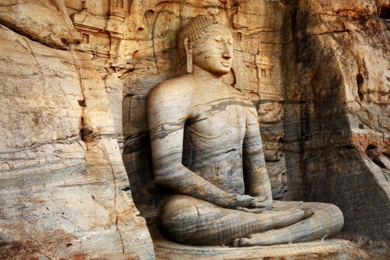 Sri Lanka: el Buda Samadhi tallado en granito en Gal Vihara, Polonnaruwa