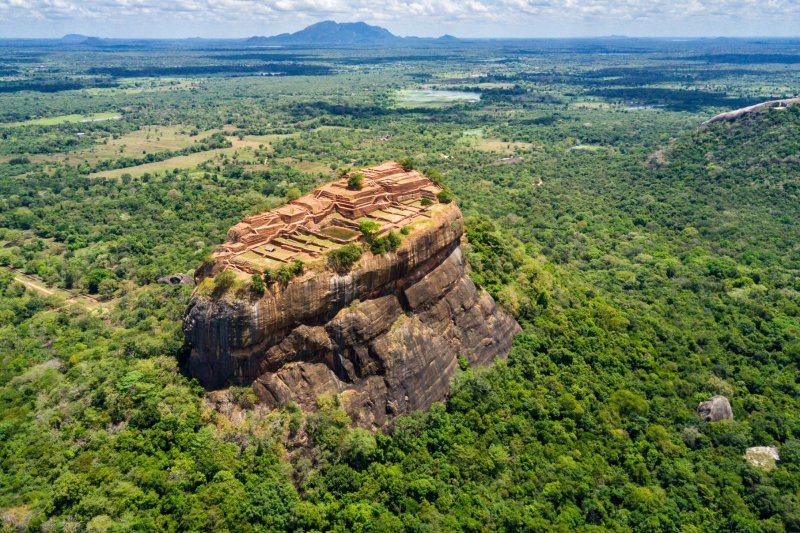 Sri Lanka: la fortaleza de Sigiriya dominando la selva de Dambulla