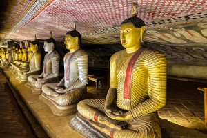 Sri Lanka: estatua de Buda en la segunda cueva del templo de Dambulla