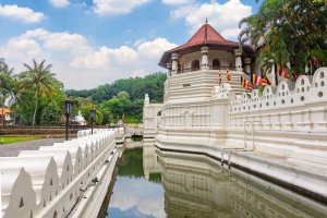 Sri Lanka: serenidad en el Templo del Diente de Buda de Kandy
