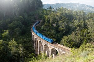 Sri Lanka: puente de los Nueve Arcos de Demodara en Ella