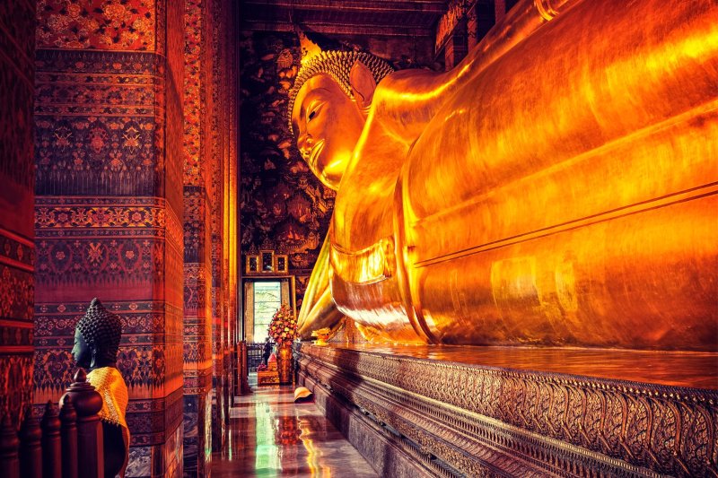 Tailandia: el Buda reclinado dorado del templo Wat Pho en Bangkok