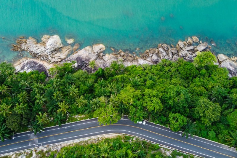 Tailandia: vista aérea de la carretera costera entre Khanom y Sichon en Nakhon Si Thammarat