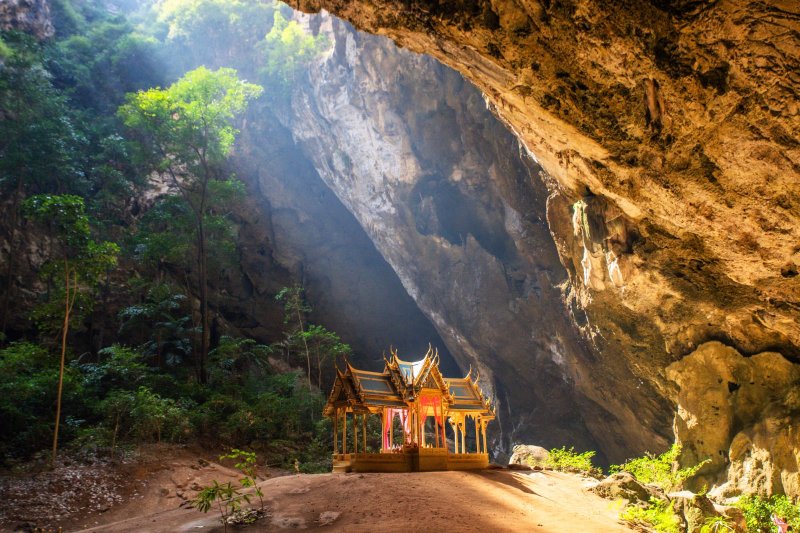 Tailandia: el pabellón real de la cueva Phraya Nakhon en Prachuap Khiri Khan
