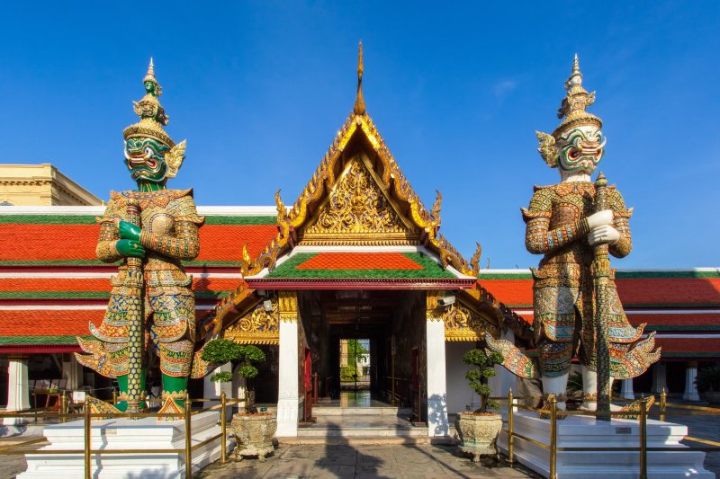 Tailandia: demonio guardián en el templo Wat Phra Kaew del Gran Palacio de Bangkok