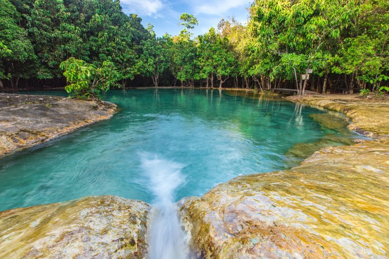 Tailandia: piscina natural Emerald Pool en el corazón selvático de Krabi