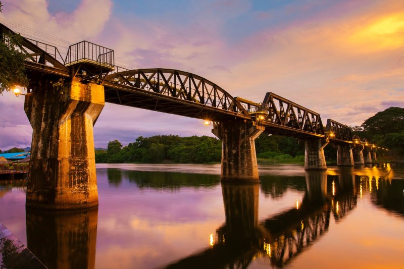 Tailandia: el histórico Puente sobre el río Kwai en Kanchanaburi