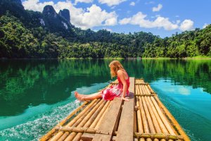 Tailandia: paseo en balsa de bambú por el embalse de Ratchaprapha