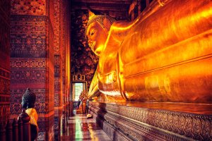 Tailandia: el Buda reclinado dorado del templo Wat Pho en Bangkok