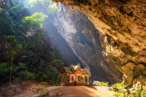 Tailandia: el pabellón real de la cueva Phraya Nakhon en Prachuap Khiri Khan