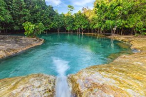 Tailandia: piscina natural Emerald Pool en el corazón selvático de Krabi