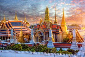 Tailandia: el Gran Palacio y Wat Phra Kaew al atardecer en Bangkok