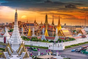 Tailandia: el Gran Palacio y Wat Phra Kaew al atardecer en Bangkok