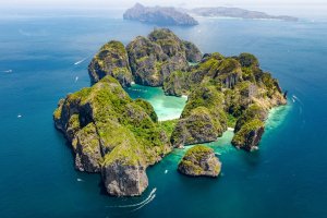 Tailandia: vista aérea de las islas Koh Phi Phi en el mar de Andamán
