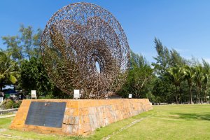 Tailandia: el Monumento Conmemorativo del Tsunami en la bahía de Kamala, Phuket
