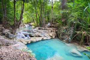 Tailandia: las cascadas de aguas turquesas del Parque Nacional Erawan