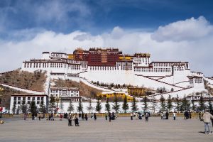 Tibet: Plaza Potala en Lhasa, Palacio Blanco y Palacio Rojo