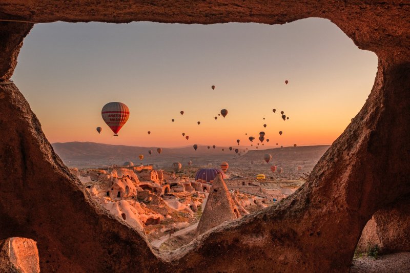 Turquía: paseo en globo sobre las chimeneas de hadas y cuevas de Capadocia