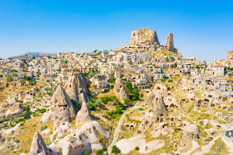 Turquía: castillo de Uçhisar excavado en la roca, Capadocia