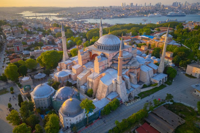 Turquía: Santa Sofía al atardecer con el Cuerno de Oro en Estambul